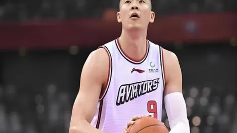 激情对决！沙特甲巅峰之战：费萨里哈曼挑战艾卜哈荣耀之战